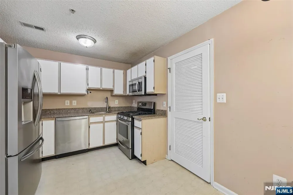 144 Prestwick Way 144 Edison, NJ 08820