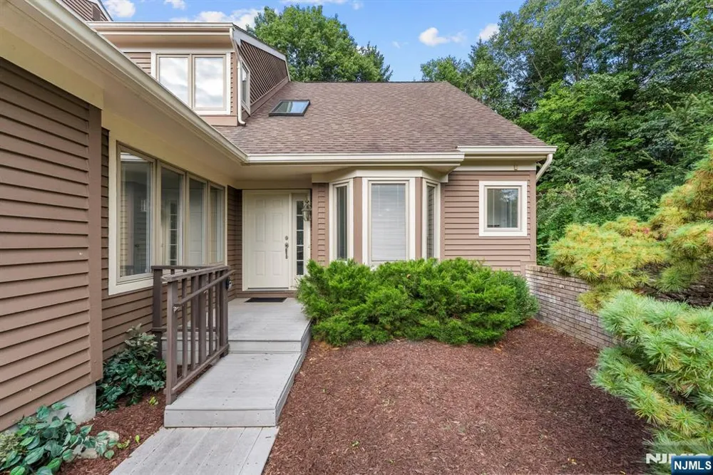 239 Westervelt Lane Mahwah, NJ 07430