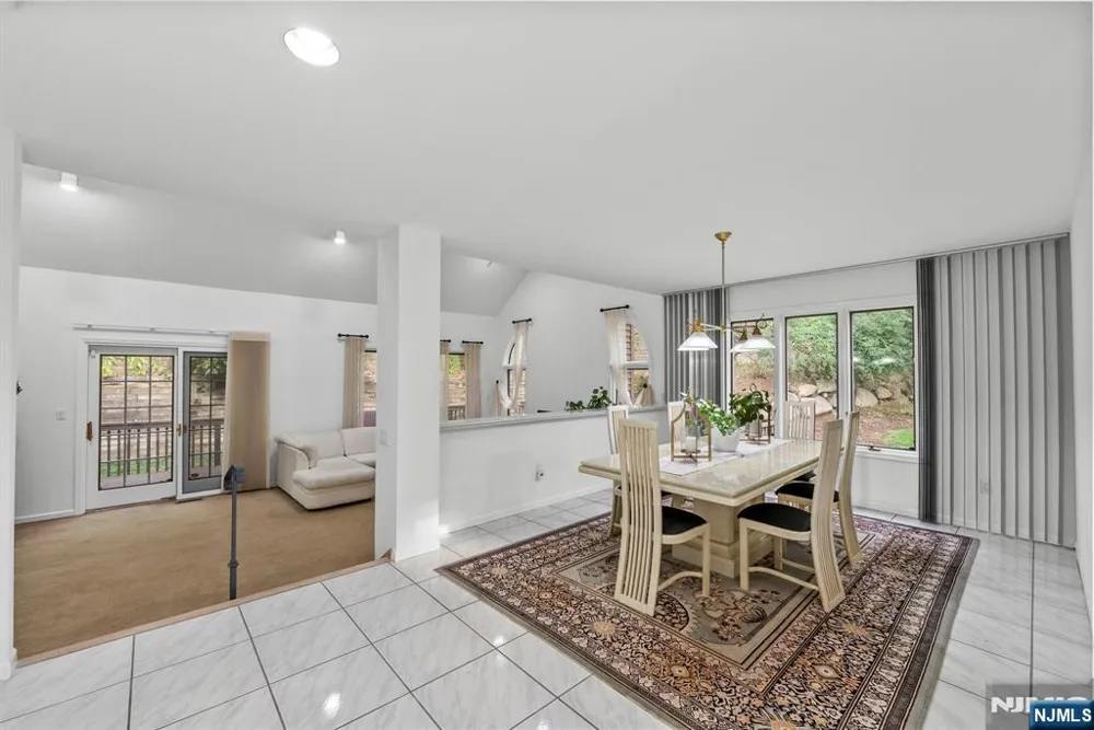 239 Westervelt Lane Mahwah, NJ 07430