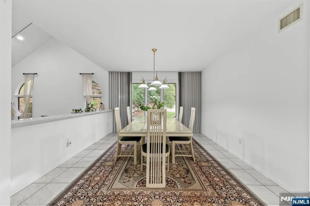 239 Westervelt Lane Mahwah, NJ 07430
