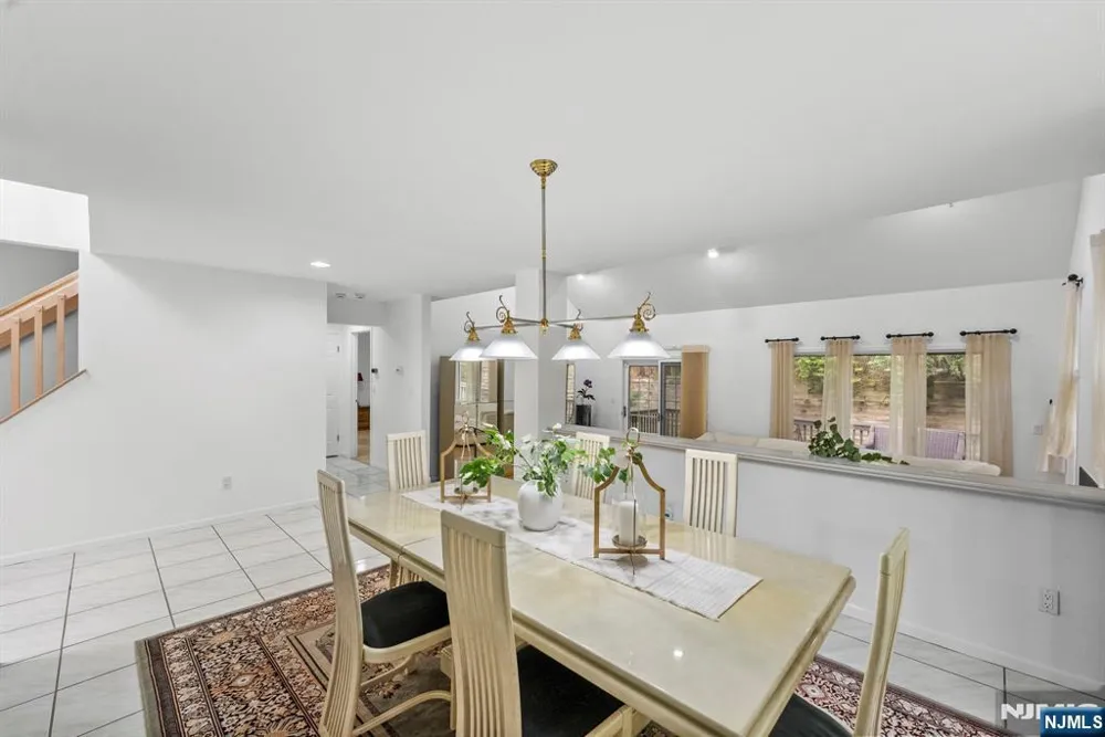 239 Westervelt Lane Mahwah, NJ 07430