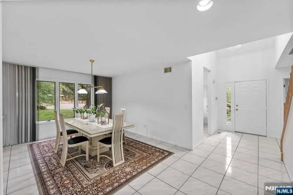 239 Westervelt Lane Mahwah, NJ 07430