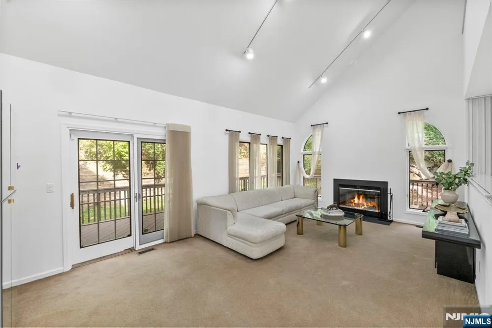 239 Westervelt Lane Mahwah, NJ 07430
