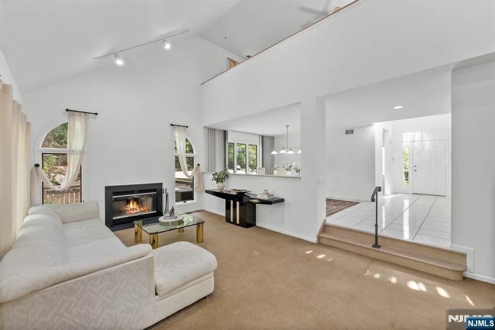 239 Westervelt Lane Mahwah, NJ 07430