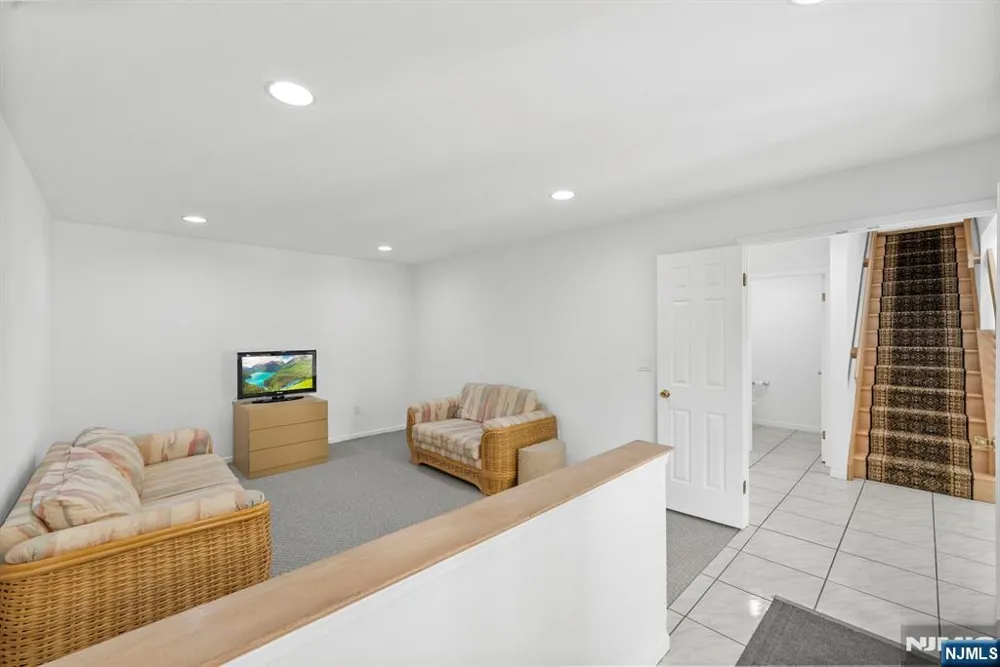 239 Westervelt Lane Mahwah, NJ 07430