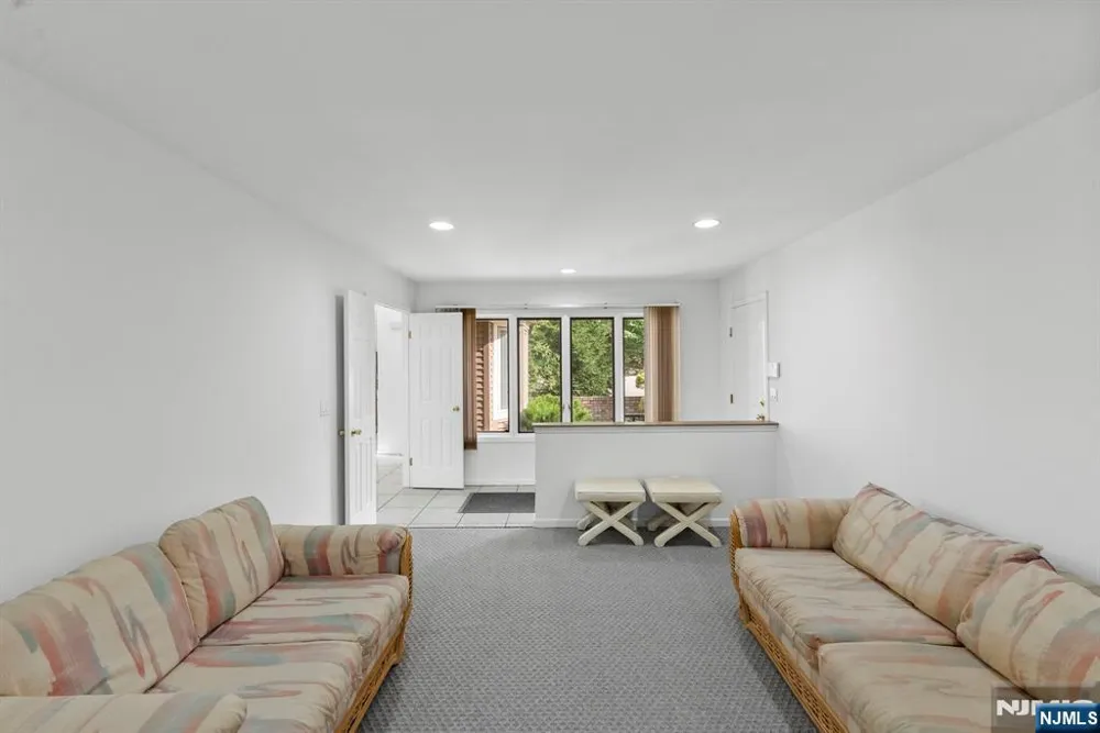 239 Westervelt Lane Mahwah, NJ 07430