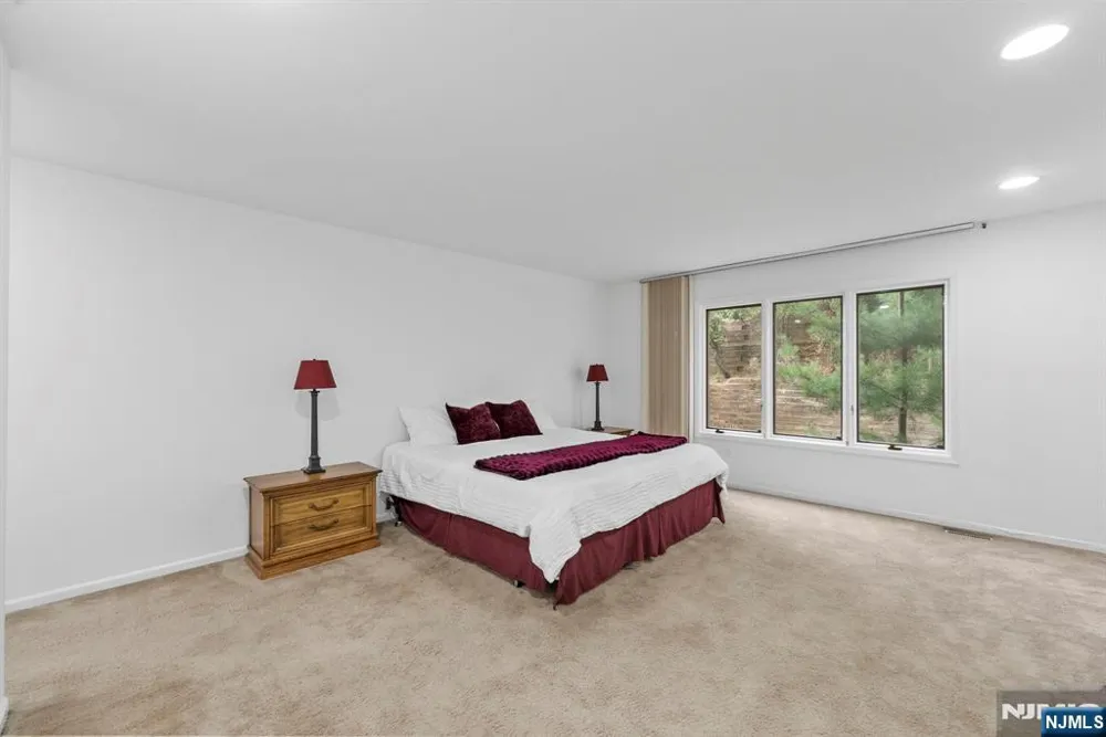 239 Westervelt Lane Mahwah, NJ 07430