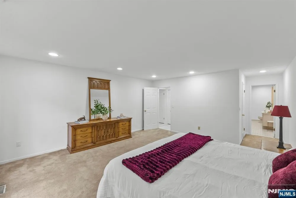 239 Westervelt Lane Mahwah, NJ 07430