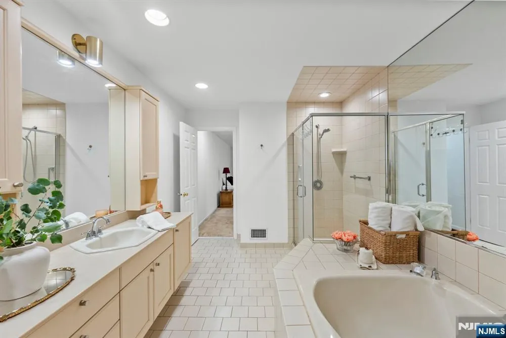 239 Westervelt Lane Mahwah, NJ 07430