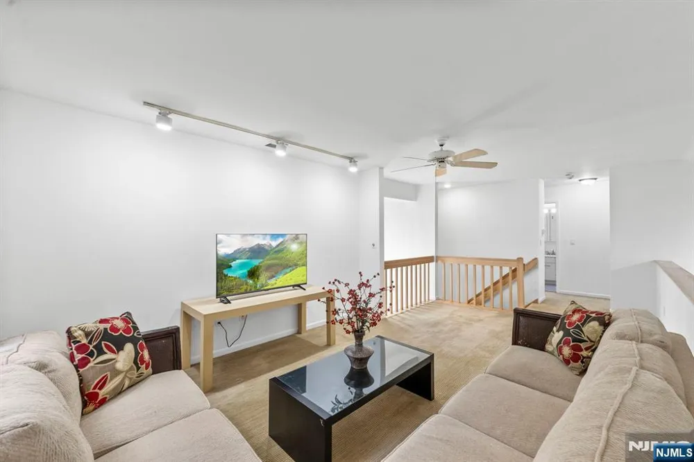 239 Westervelt Lane Mahwah, NJ 07430
