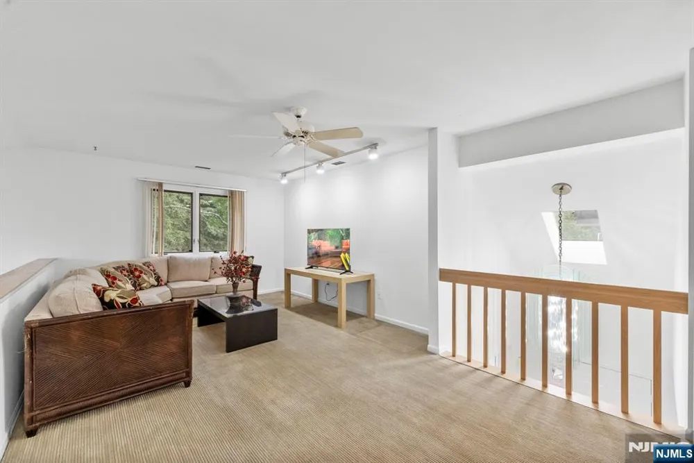239 Westervelt Lane Mahwah, NJ 07430