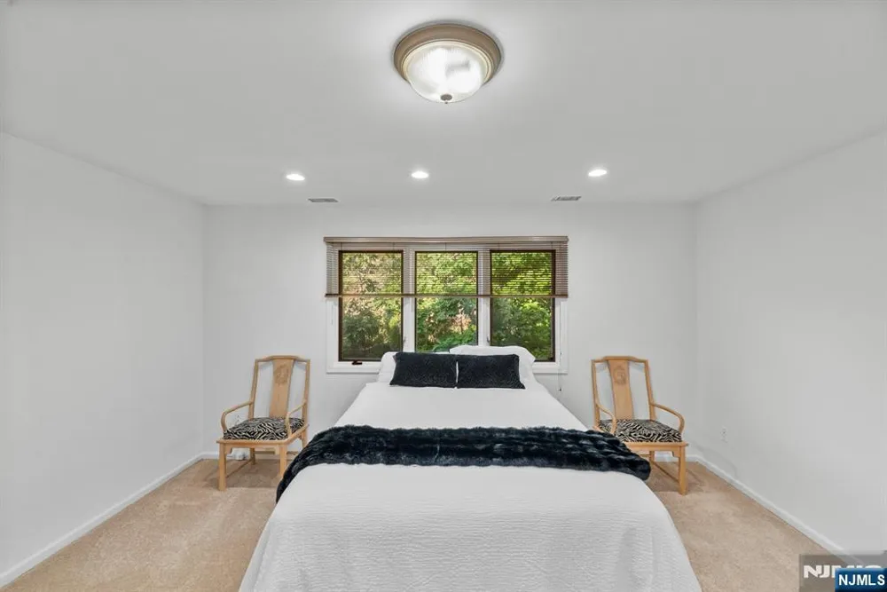 239 Westervelt Lane Mahwah, NJ 07430