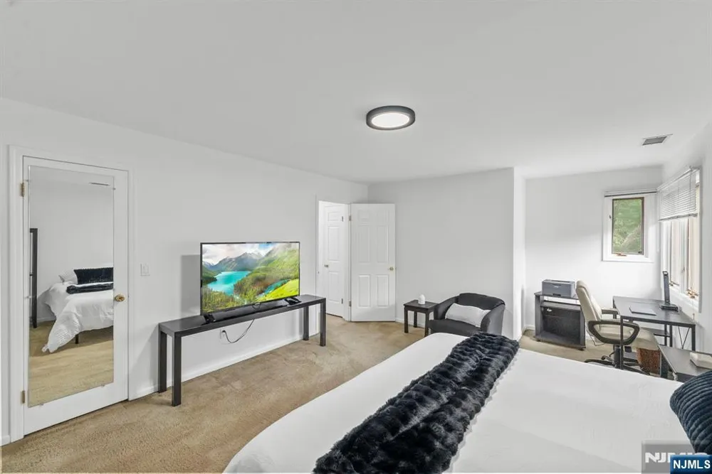 239 Westervelt Lane Mahwah, NJ 07430