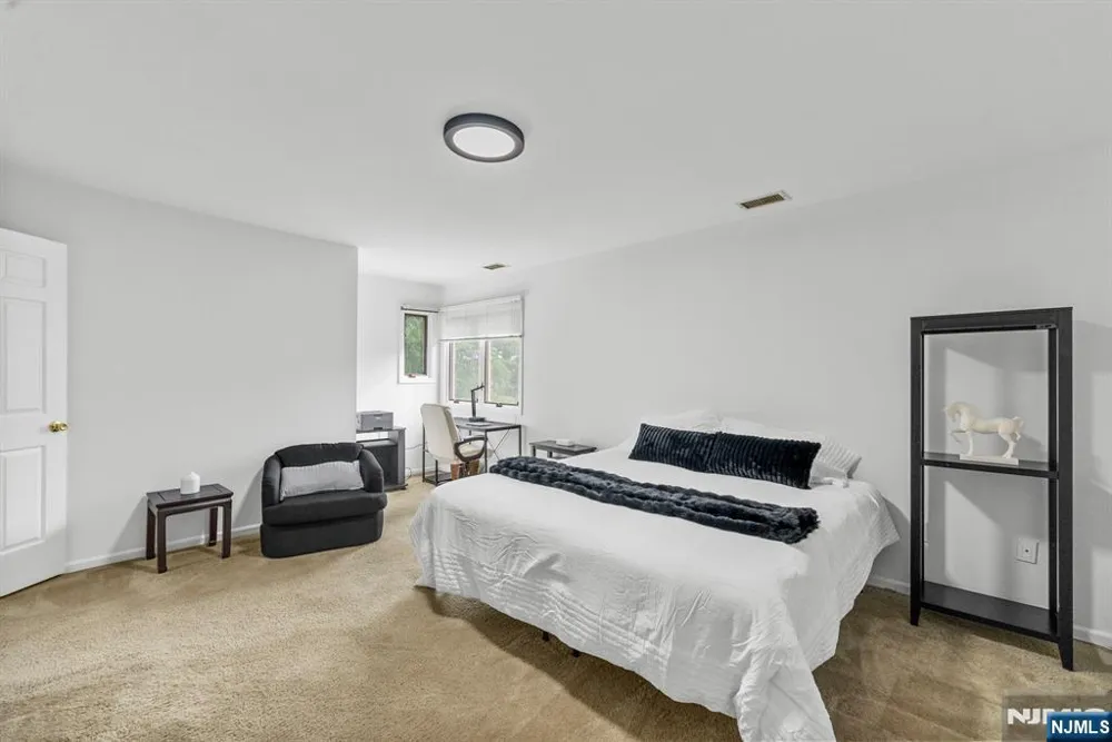 239 Westervelt Lane Mahwah, NJ 07430