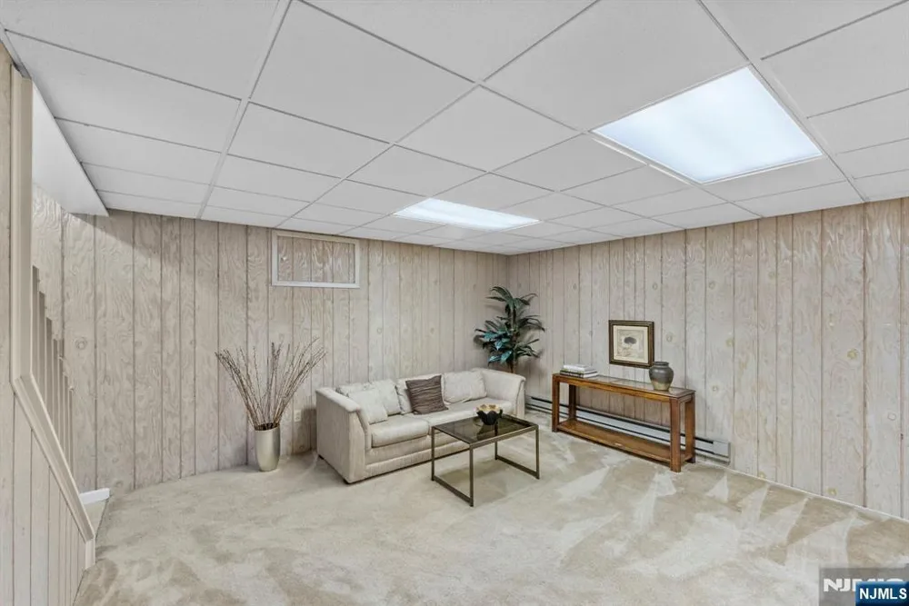 239 Westervelt Lane Mahwah, NJ 07430