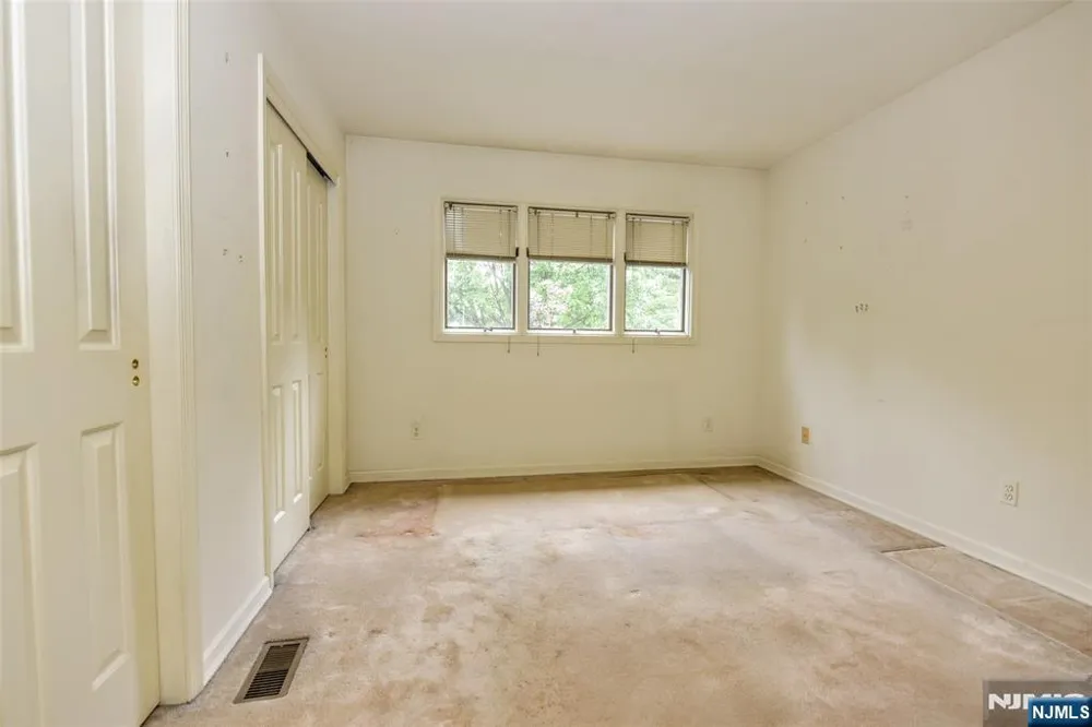 281 E Vista View Drive Mahwah, NJ 07430