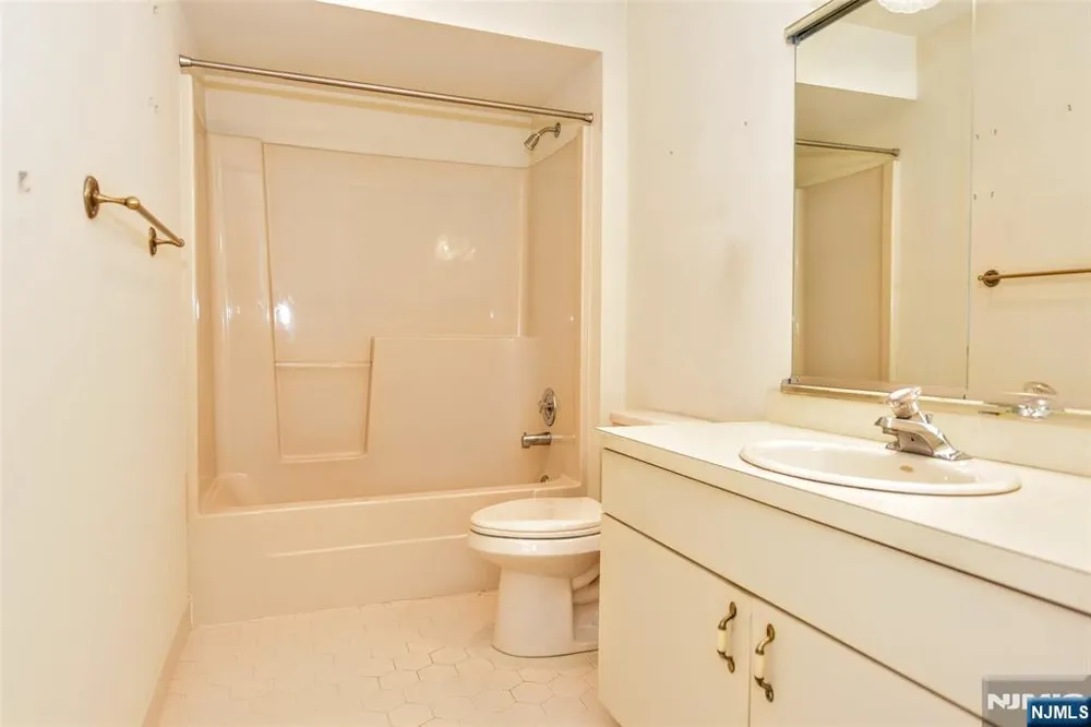 281 E Vista View Drive Mahwah, NJ 07430