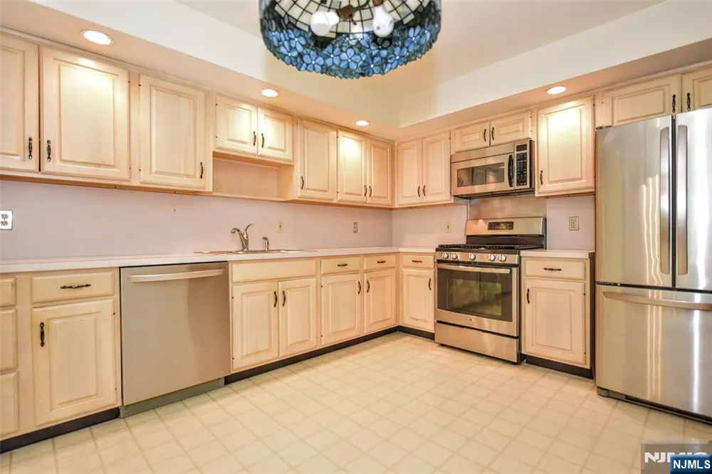 281 E Vista View Drive Mahwah, NJ 07430