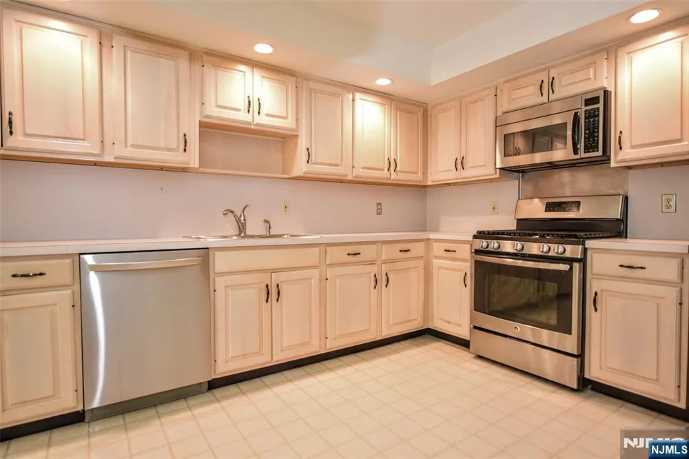 281 E Vista View Drive Mahwah, NJ 07430