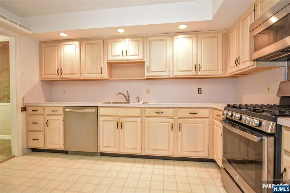 281 E Vista View Drive Mahwah, NJ 07430