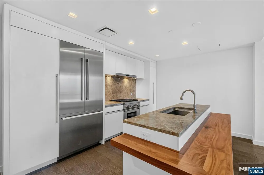 320 Adolphus Avenue 611 Cliffside Park, NJ 07010
