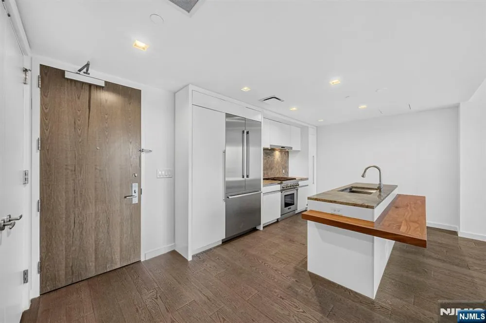 320 Adolphus Avenue 611 Cliffside Park, NJ 07010