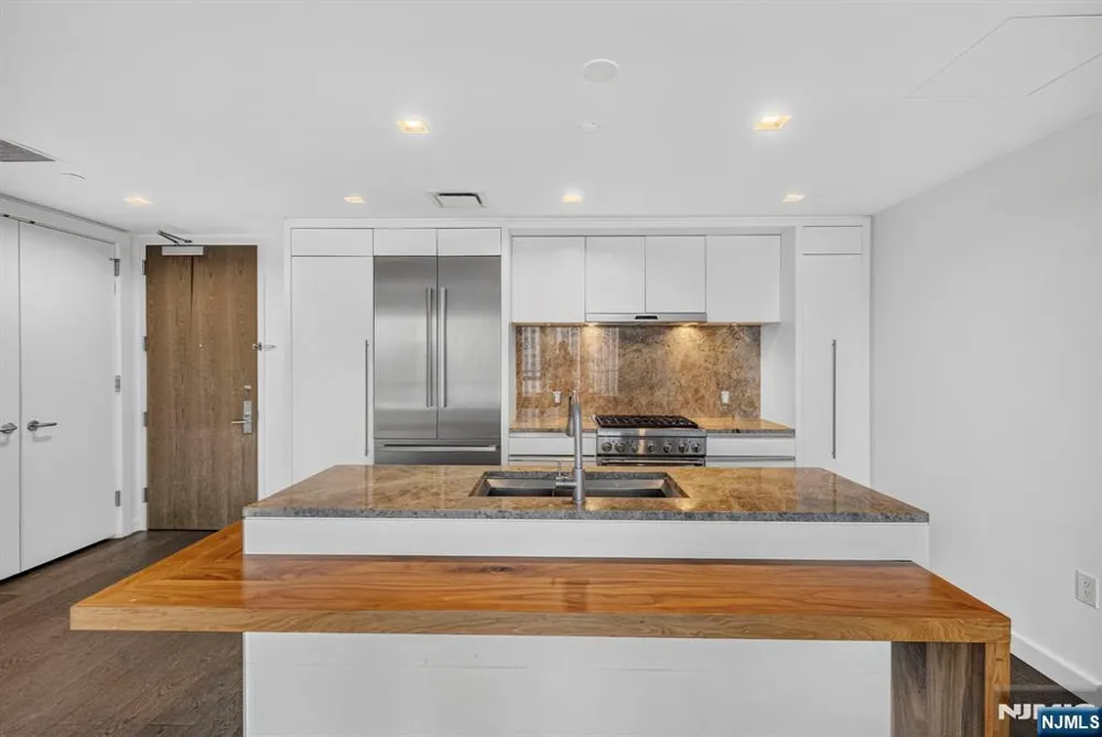 320 Adolphus Avenue 611 Cliffside Park, NJ 07010