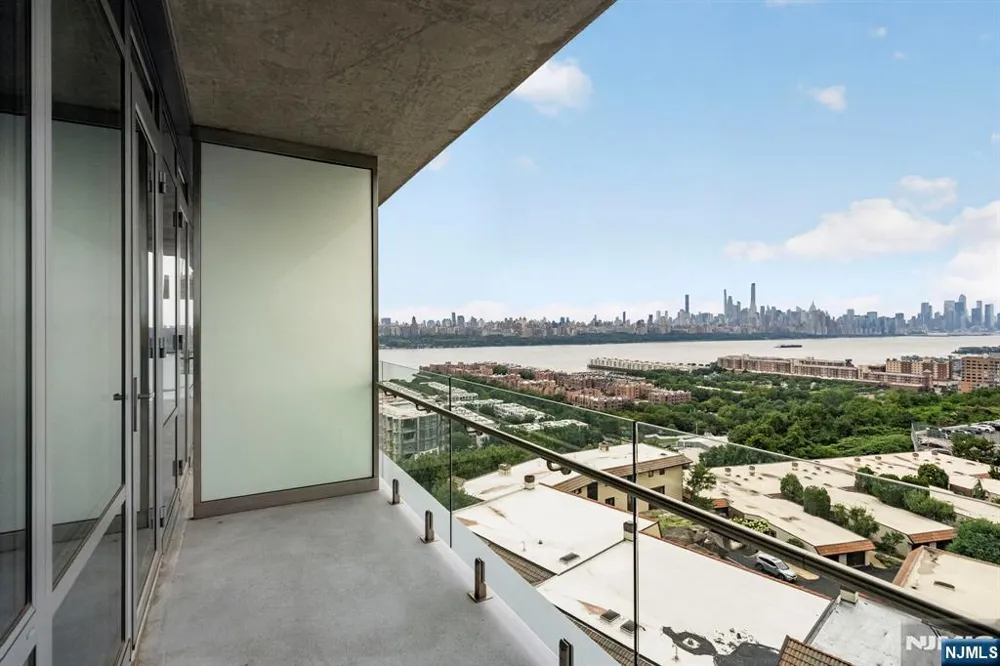 320 Adolphus Avenue 611 Cliffside Park, NJ 07010