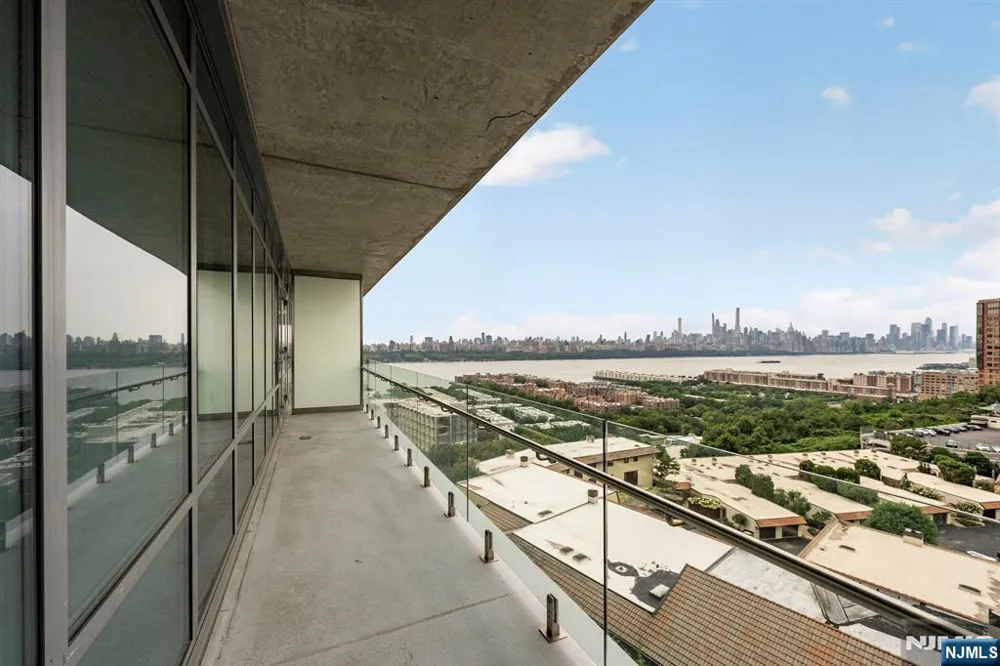 320 Adolphus Avenue 611 Cliffside Park, NJ 07010