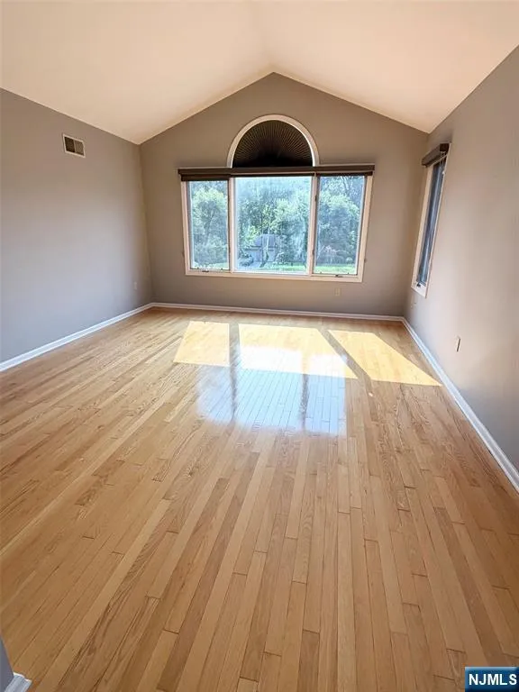19 Lakeview Drive Old Tappan, NJ 07675