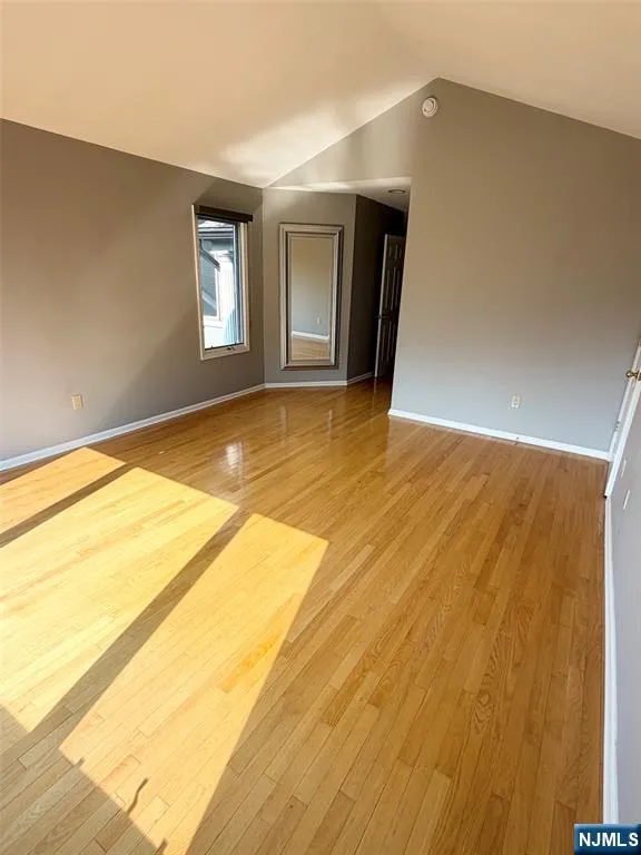 19 Lakeview Drive Old Tappan, NJ 07675