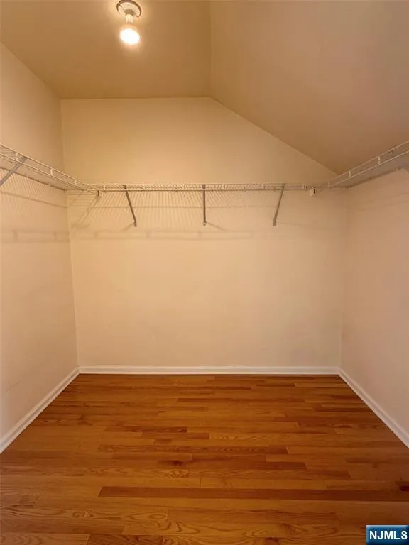 19 Lakeview Drive Old Tappan, NJ 07675