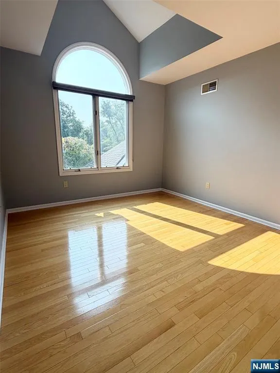 19 Lakeview Drive Old Tappan, NJ 07675