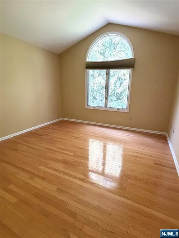 19 Lakeview Drive Old Tappan, NJ 07675