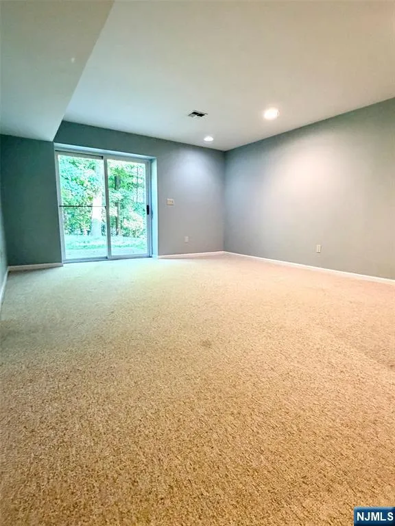 19 Lakeview Drive Old Tappan, NJ 07675