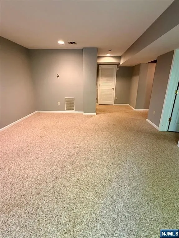 19 Lakeview Drive Old Tappan, NJ 07675