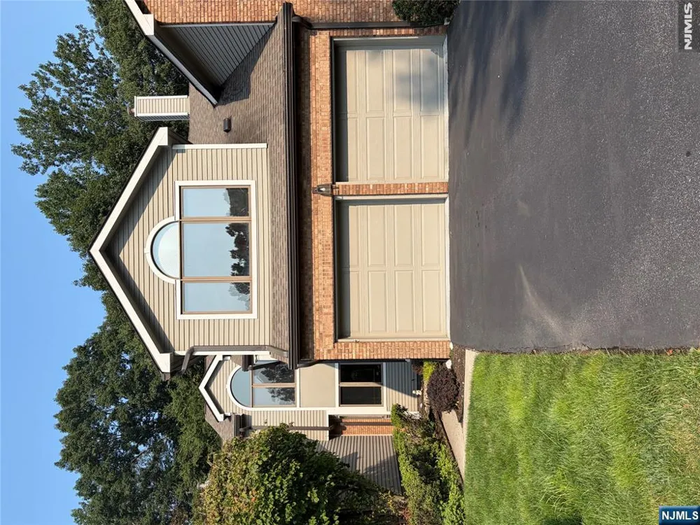 19 Lakeview Drive Old Tappan, NJ 07675