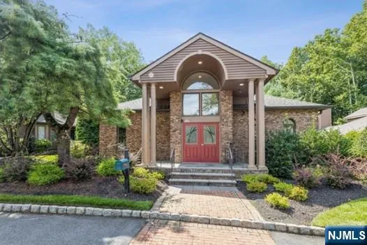 19 Lakeview Drive Old Tappan, NJ 07675