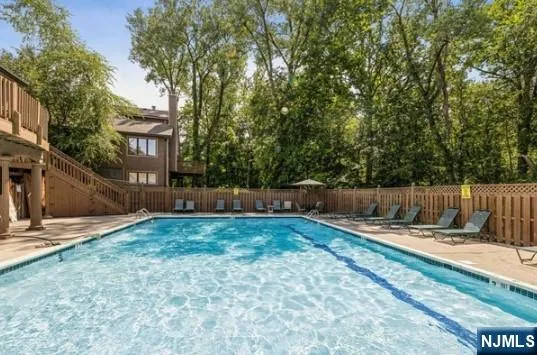 19 Lakeview Drive Old Tappan, NJ 07675