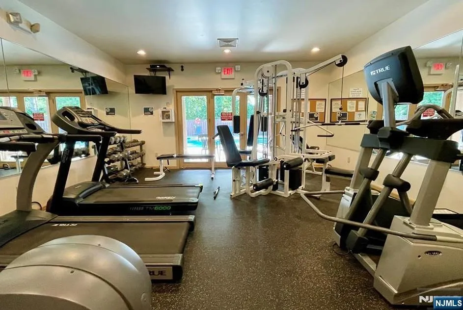 19 Lakeview Drive Old Tappan, NJ 07675