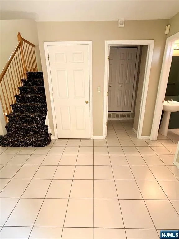 19 Lakeview Drive Old Tappan, NJ 07675