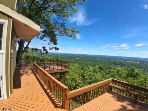 20 Upper Mountain Rd