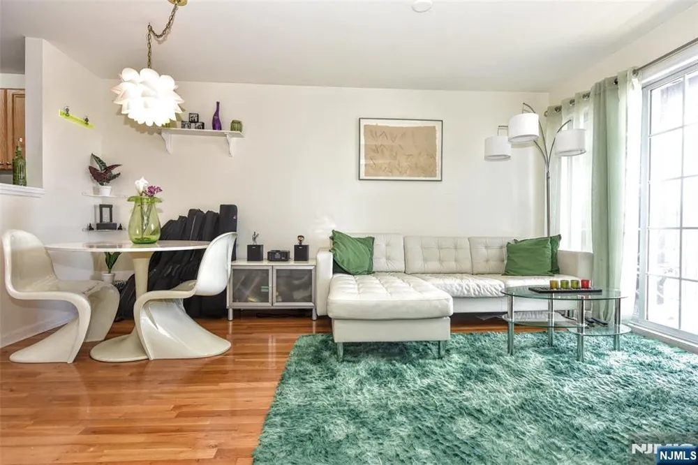 318 54th Street 4L West New York, NJ 07093