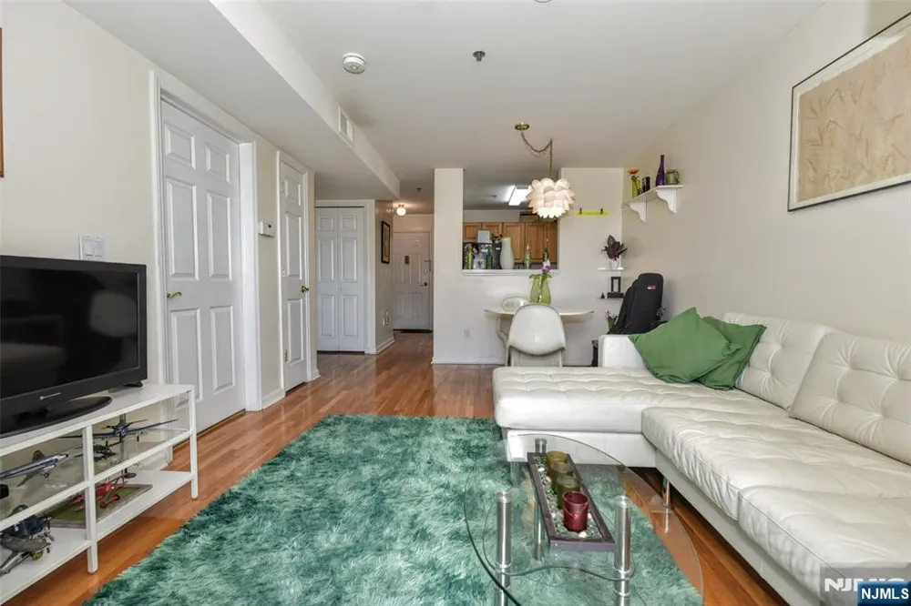 318 54th Street 4L West New York, NJ 07093