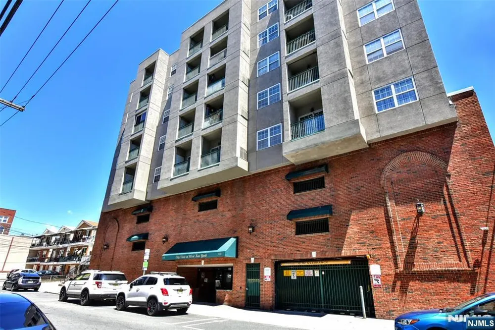 318 54th Street 4L West New York, NJ 07093