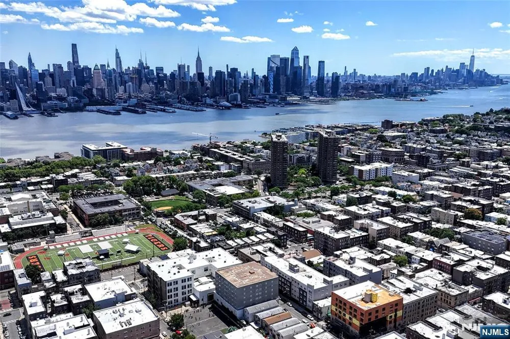 318 54th Street 4L West New York, NJ 07093