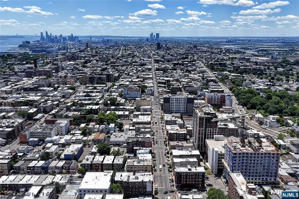 318 54th Street 4L West New York, NJ 07093