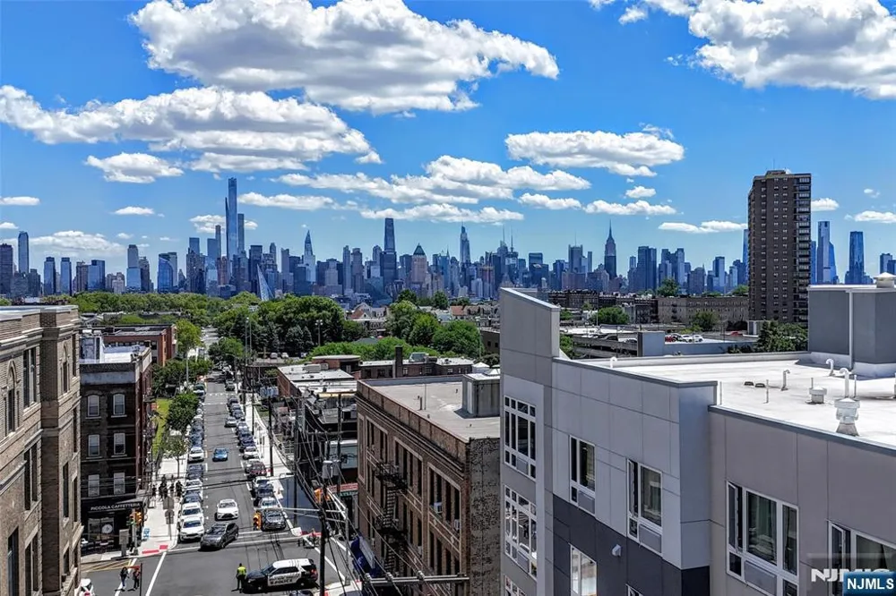 318 54th Street 4L West New York, NJ 07093