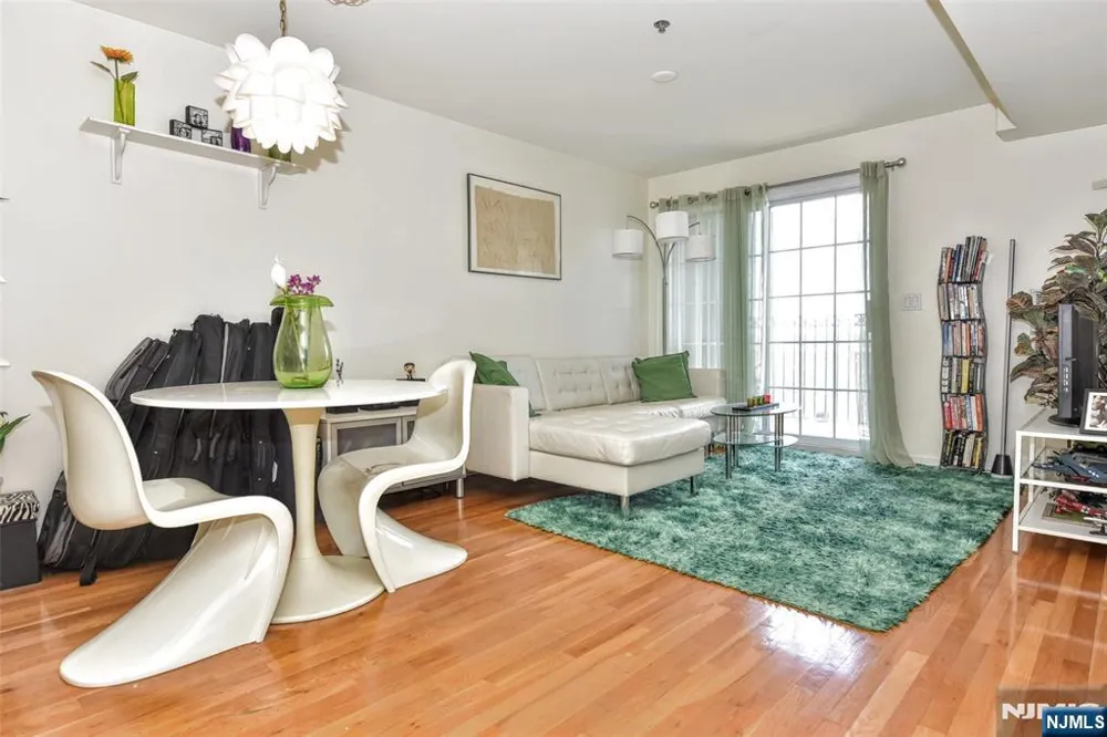 318 54th Street 4L West New York, NJ 07093