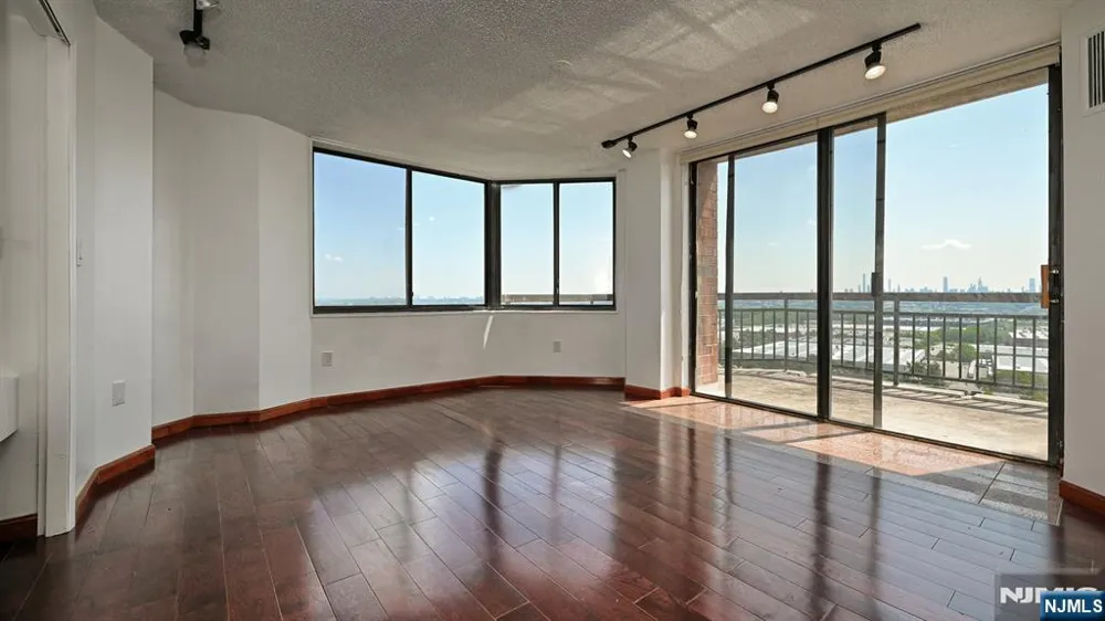 2140 Harmon Cove Tower 2140 Secaucus, NJ 07094